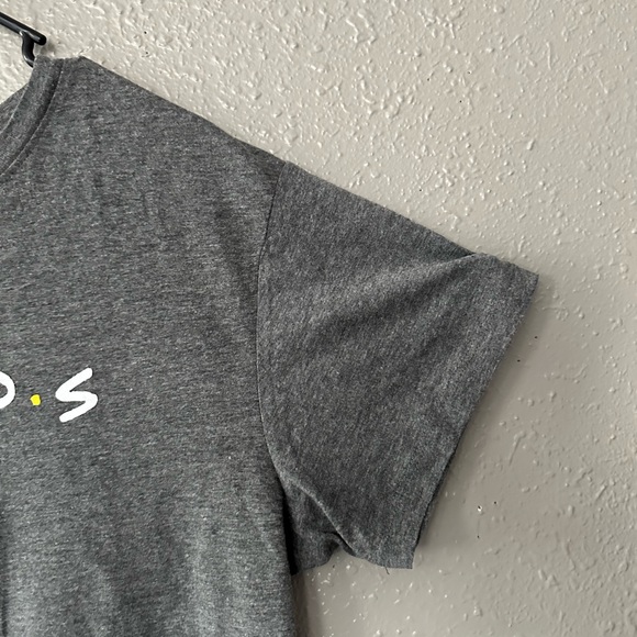 "Women's Size XXL Gray Short-Sleeved NWT FRIENDS T-Shirt" - Picture 4 of 8